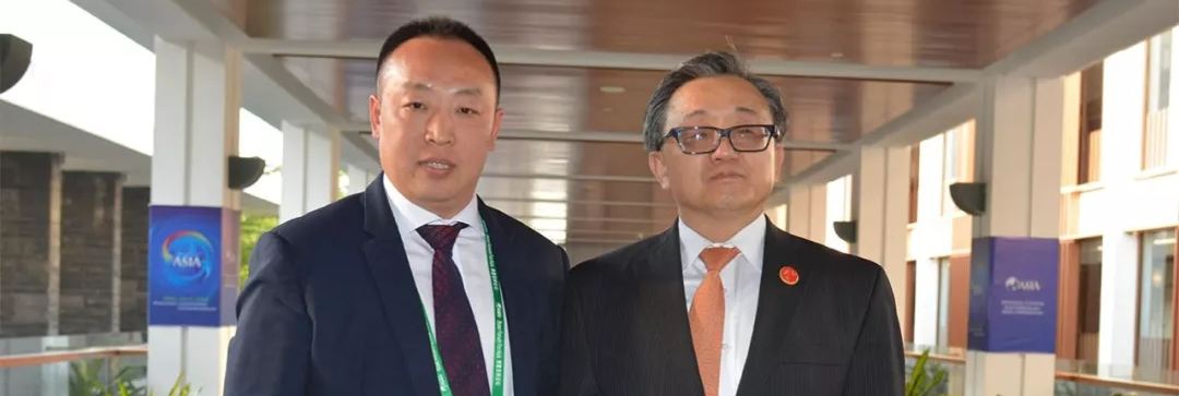 快用你的大鸡巴操我骚逼免费视频联合国副秘书长刘振民和赵章栓会长在博鳌亚洲论坛亲切交"